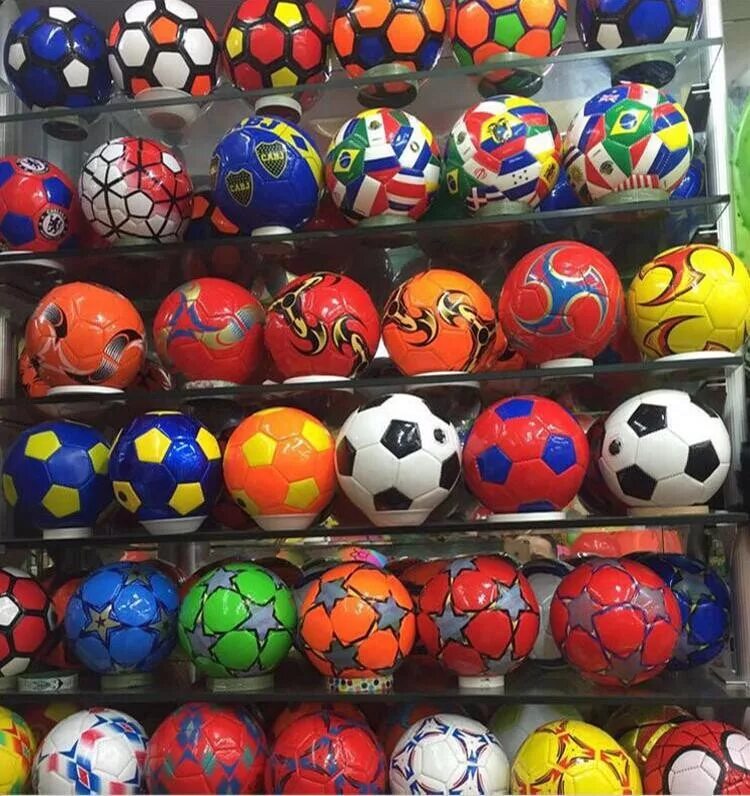 Футбольный мяч. Много мячей. Много футбольных мячей. Коллекция футбольных мячей.