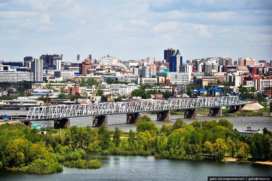 Правая обь новосибирск. Обь Новосибирск. Новосибирск берег реки Обь. Правый берег Новосибирск. Набережная реки Обь Новосибирск.