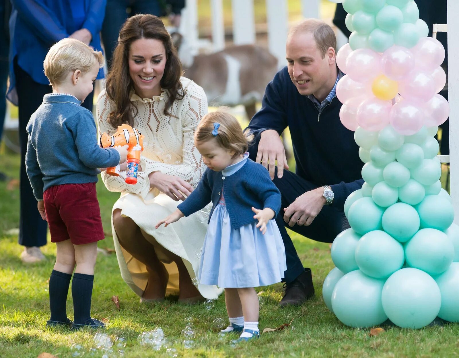 Принц Уильям и Кейт Миддлтон. Дети Кейт Миддлтон и принца Уильяма. Принц Джордж Кембриджский. Семья принца Уильяма и Кейт Миддлтон.