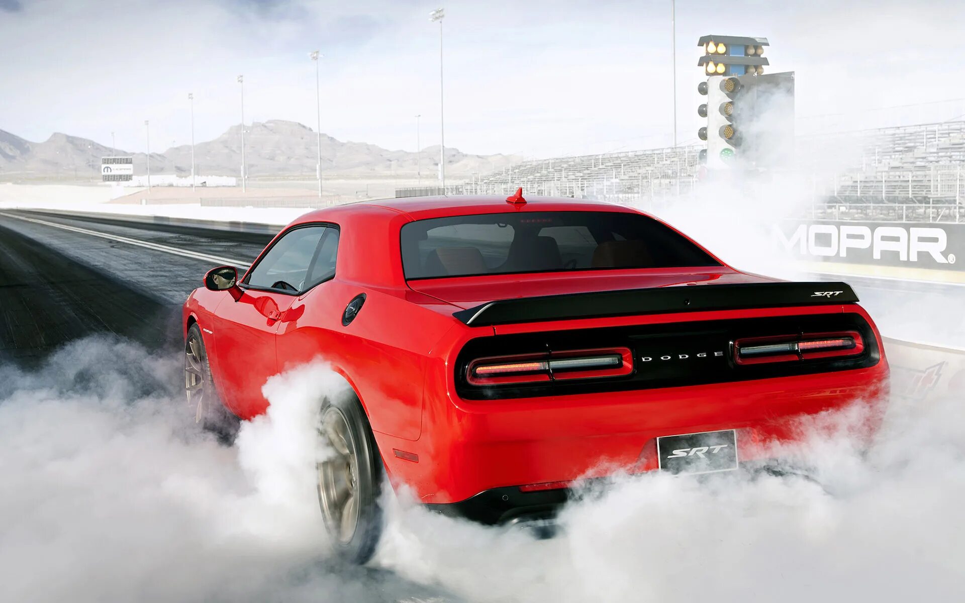 Мощь мощная. Dodge Challenger srt Hellcat 2015. Dodge Challenger srt Hellcat 2016. Додж Челленджер СРТ 2015.