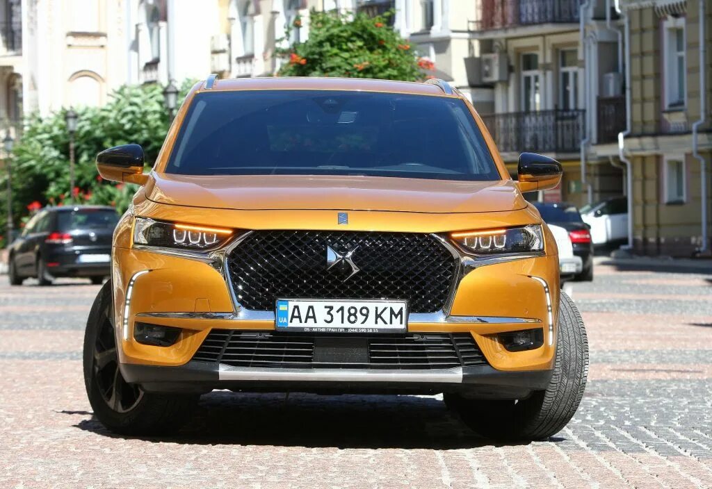 Автомобиль дс 7 кроссбэк 2019. Ds7 crossback президента франции. Ситроен дс 7. Suv ds7 crossback. Ds7 crossback.