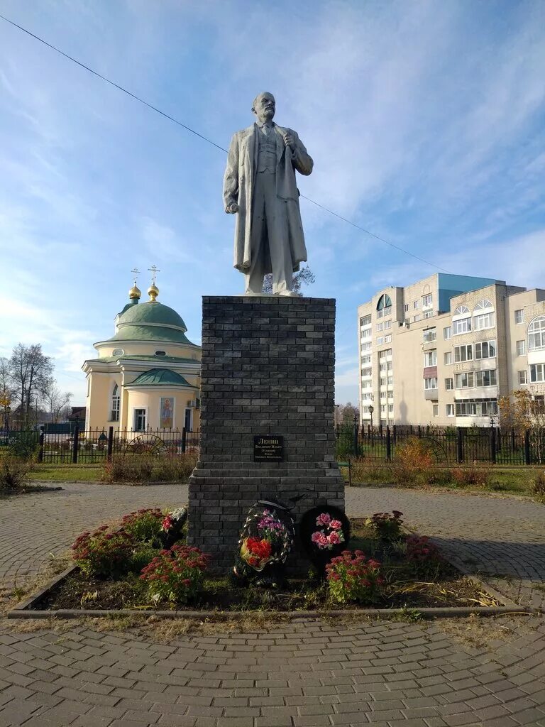 выкса ленина. выкса дворец ленина внутри. памятники города выкса. выкса ул ленина 179а. дворец ленина выкса.