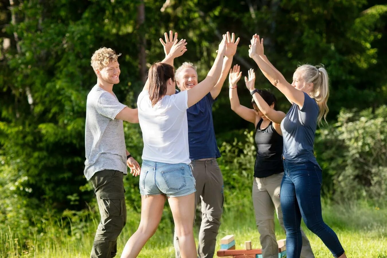 Team building companies. Тимбилдинг в офисе. Коммуникация в команде. Team building companies. Team building companies.