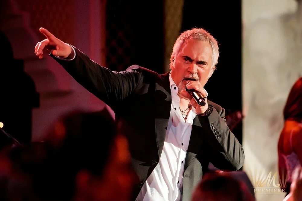 Меладзе. Меладзе первый день зимы. Меладзе мемы. Валери1 меладзе. Меладзе в молодости.