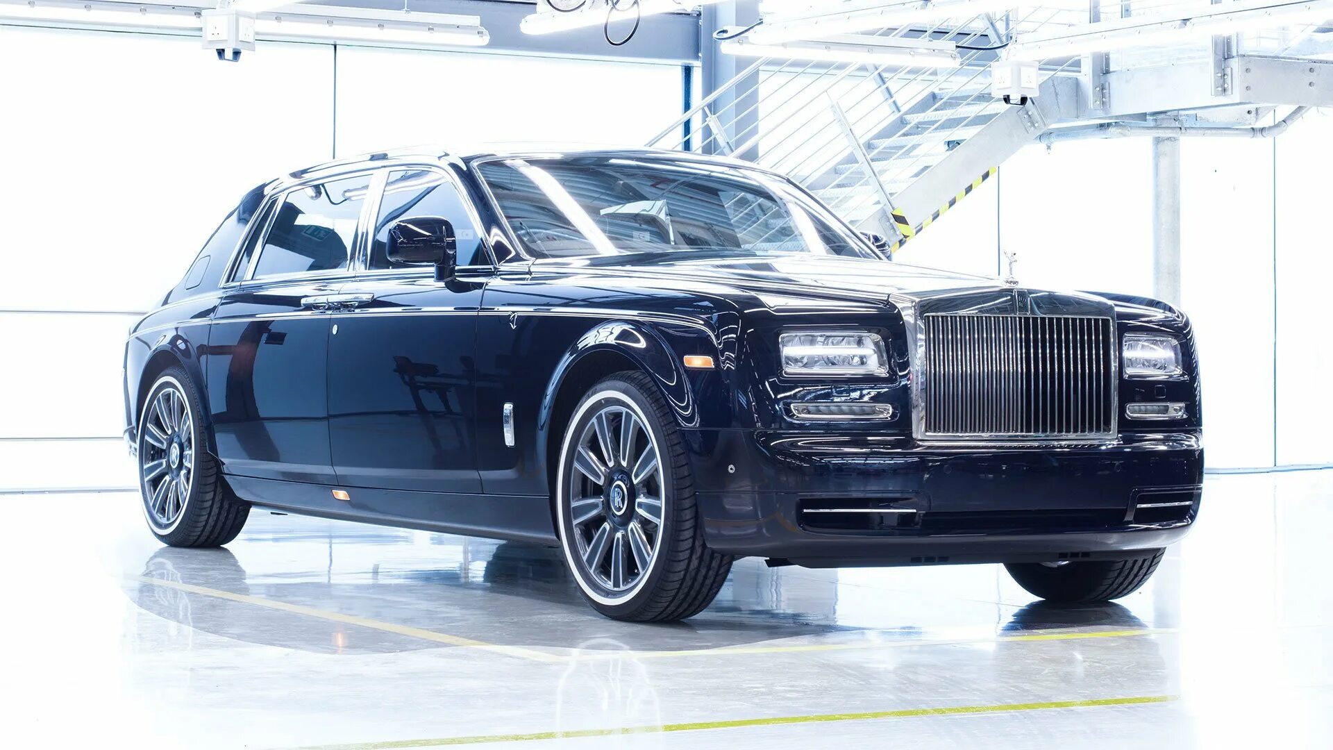 Фантом 7. Rolls-royce phantom (vii). rolls royce phantom 7. rolls royce phantom 7 поколения. роллс ройс фантом 7 поколение 2.
