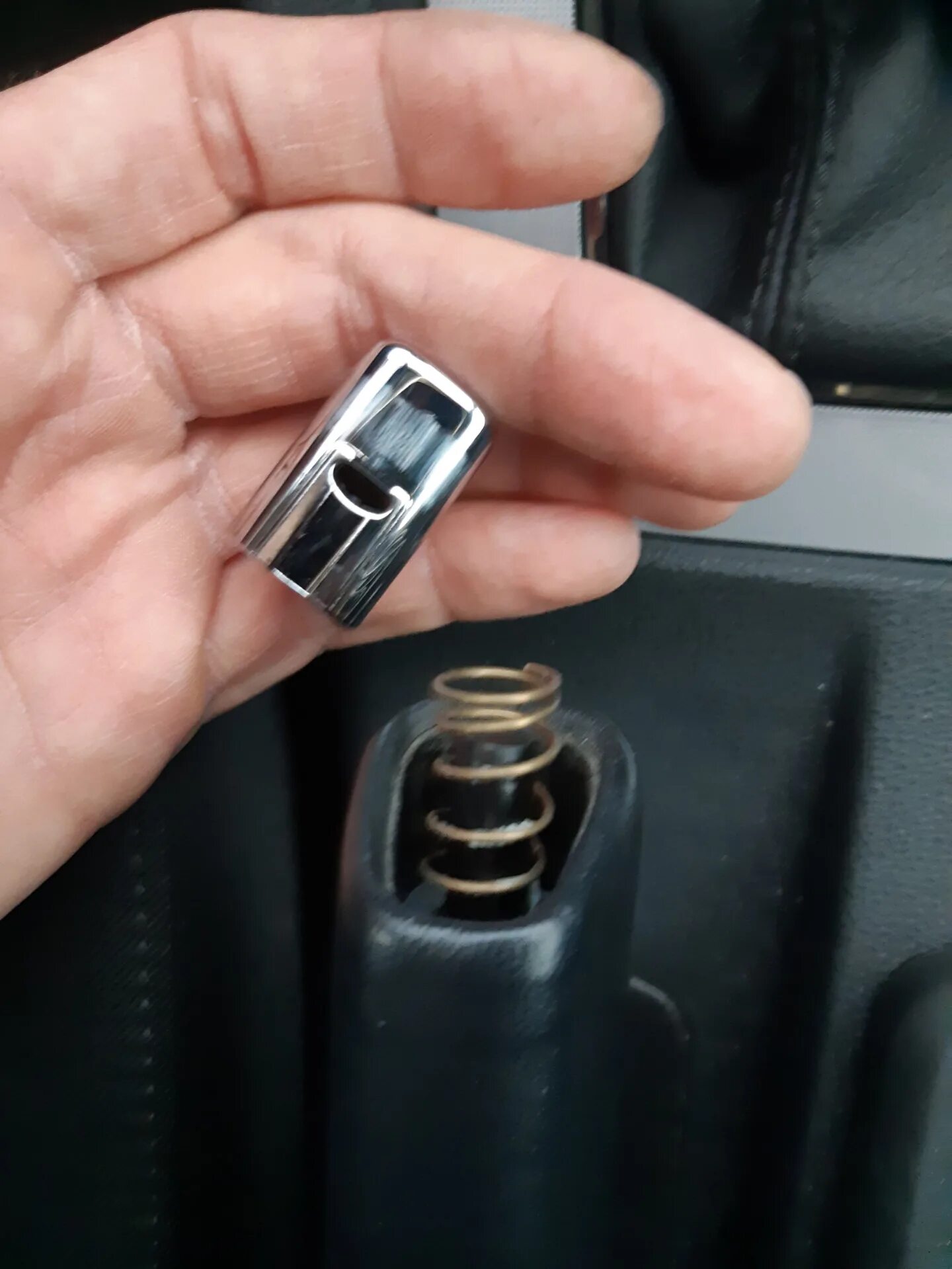Кнопка рычага стояночного тормоза - Hyundai Elantra (4G), 1,6 л, 2008 года стайл
