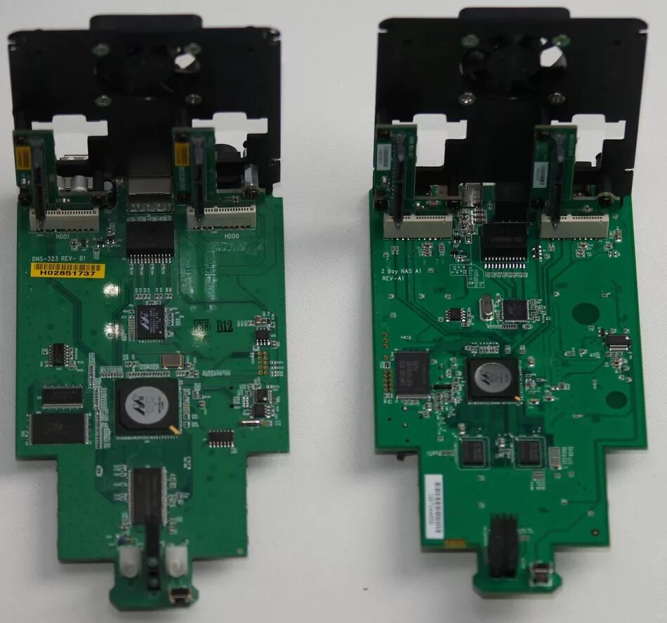 D link dns 325. Nas d link DNS-320. DNS 323 UART. DNS 323 разъем питания.