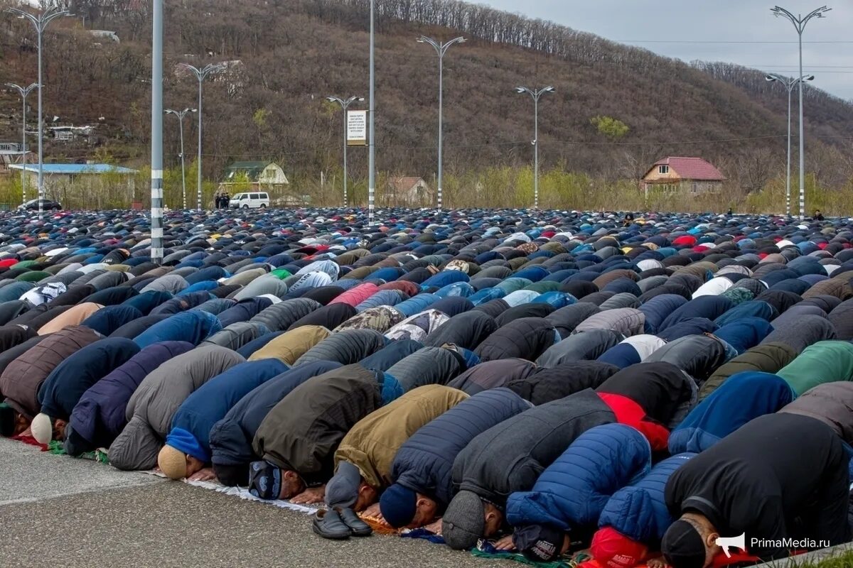 Ураза байрам мечети москва. Мусульманский праздник курбан байрам. Ураза-байрам 2022 москва. Какой мусульманский праздник 16 июня 2024. Праздник мусульман курбан-байрам.