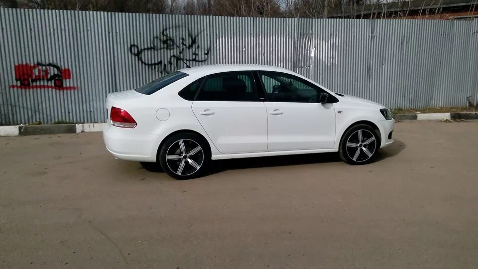 Воспоминания о прошедшем сезоне. - Volkswagen Polo Sedan, 1,6 л, 2013 года фотог