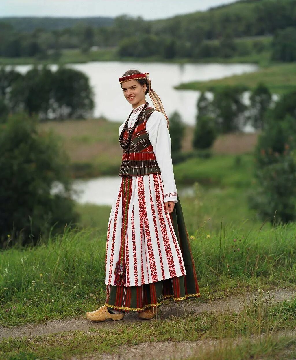 Литва люди литовцы. Латыши литовцы эстонцы 19 век. Латвия-латыши,литва-. Народы прибалтики: литовцы, латыши, эстонцы культура. Латыши литовцы эстонцы 19 век.