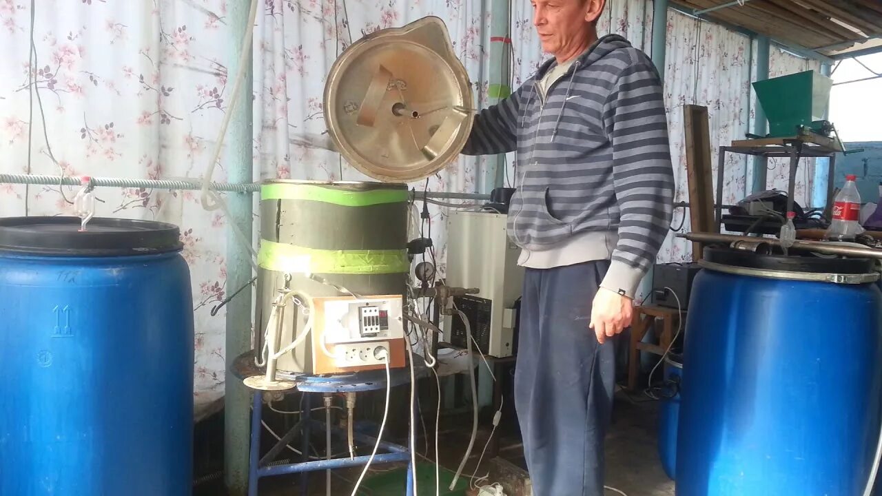 Смешать самогон. Пвк котел для самогона. мешалка для самогона. мешалка самогонщика. ручная мешалка для самогона.