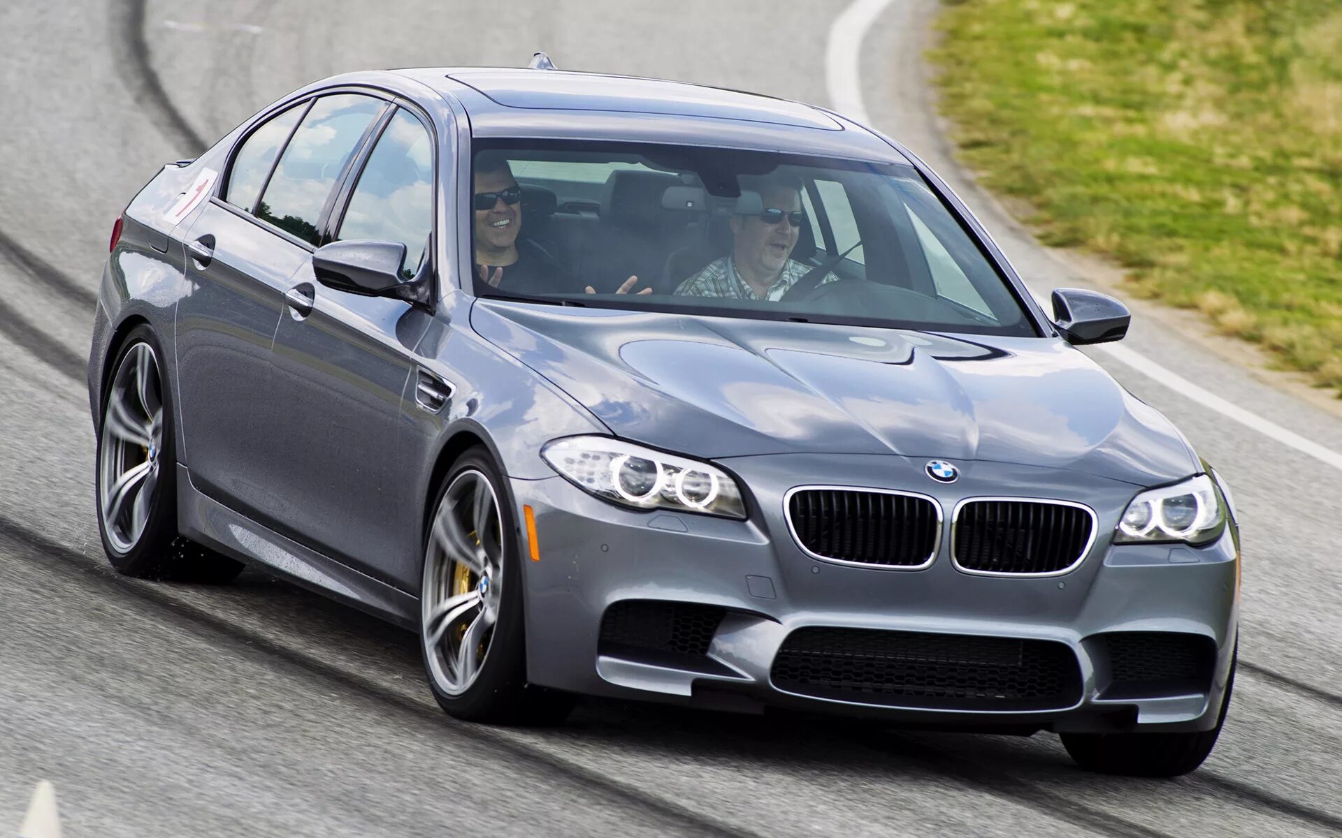 Бмв м5 10. БМВ м5 ф10. BMW m5 f10. BMW m5 f10 2015. БМВ 5 ф10.