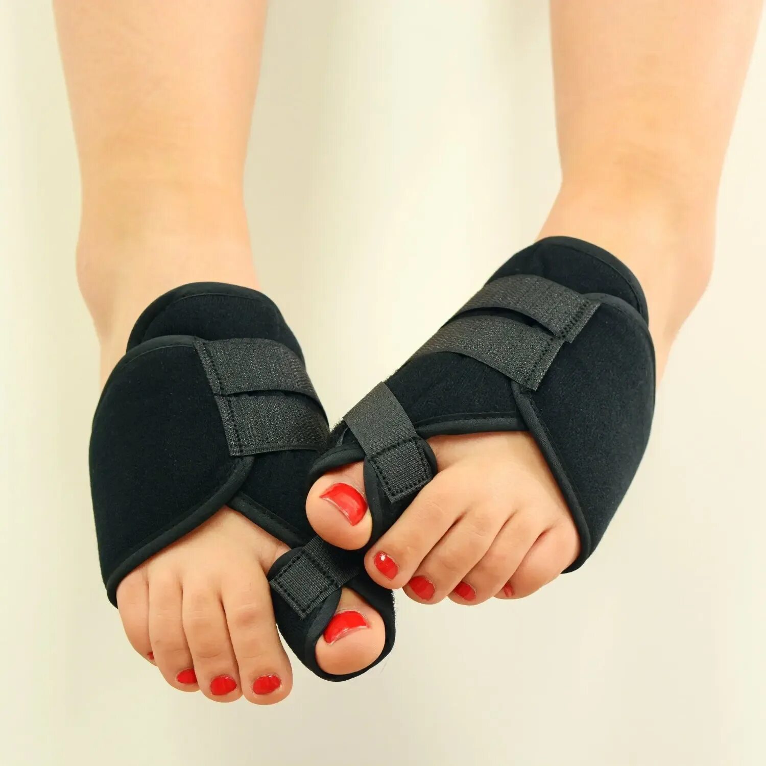 С 3014_l_корректор (отводящий первого пальца стопы с шарниром) soft pivot. Вальгусная шарнирная шина. Деформация hallux valgus вальгусная. Вальгус шины. Relax foot вальгусная шина.