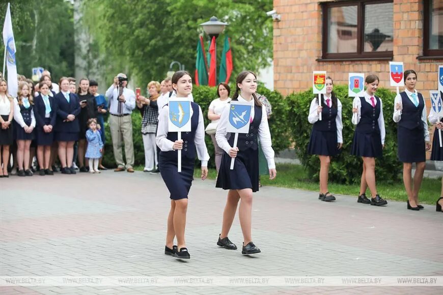 Звонка брест. Мбоу сош 5 набережные челны. 23 школа набережные челны. Брест последний звонок 9 класс. Брест школы.