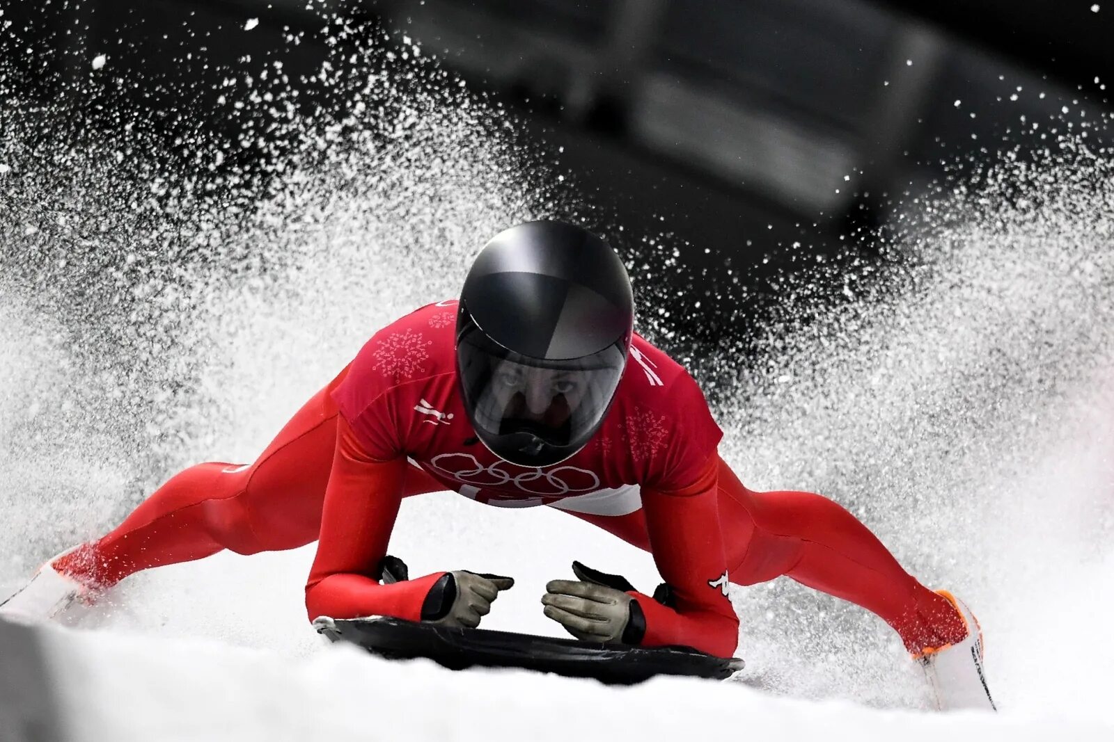 Спортсмены зима. Зимние виды спорта. Зимний спорт. Скелетон вид спорта. Спортсмен зимой.