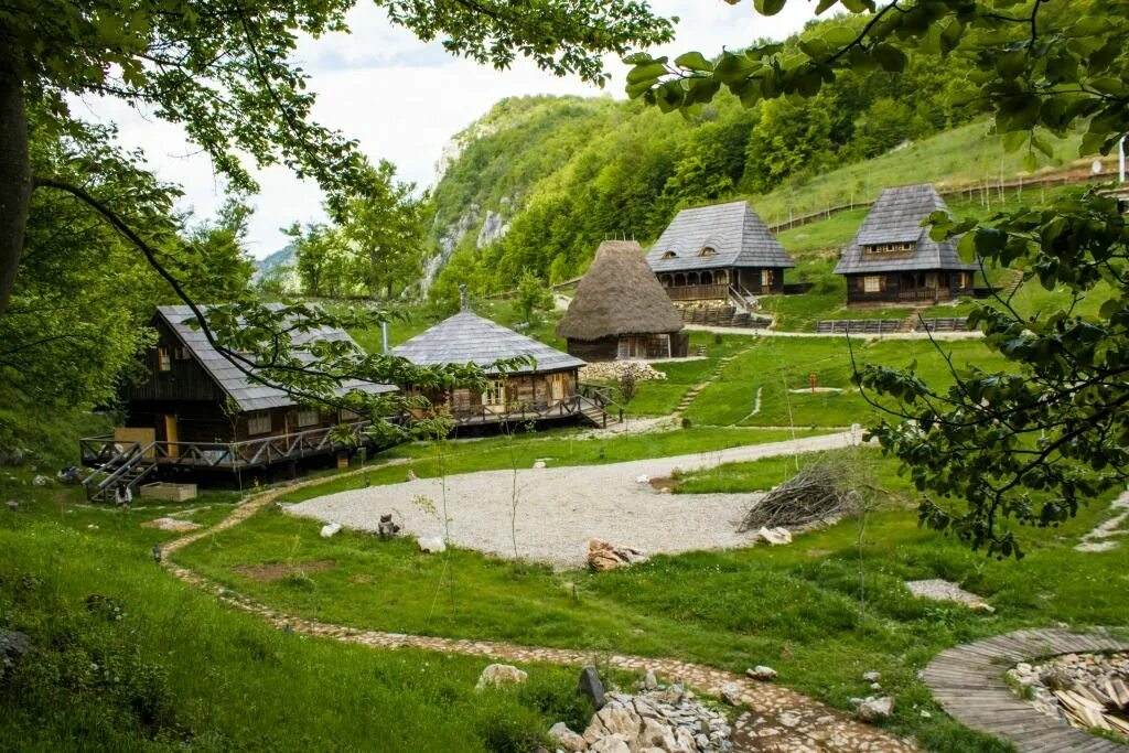 The hidden village. Sakli деревня. Piatra but.