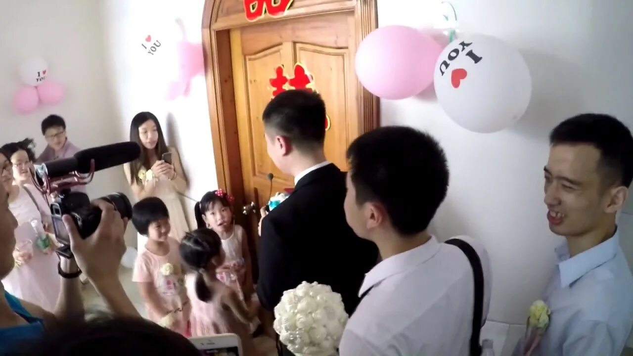 Свадьба в китае видео. Свадьба китайцев на виртуальном. фото с китайской свадьбы тогда.