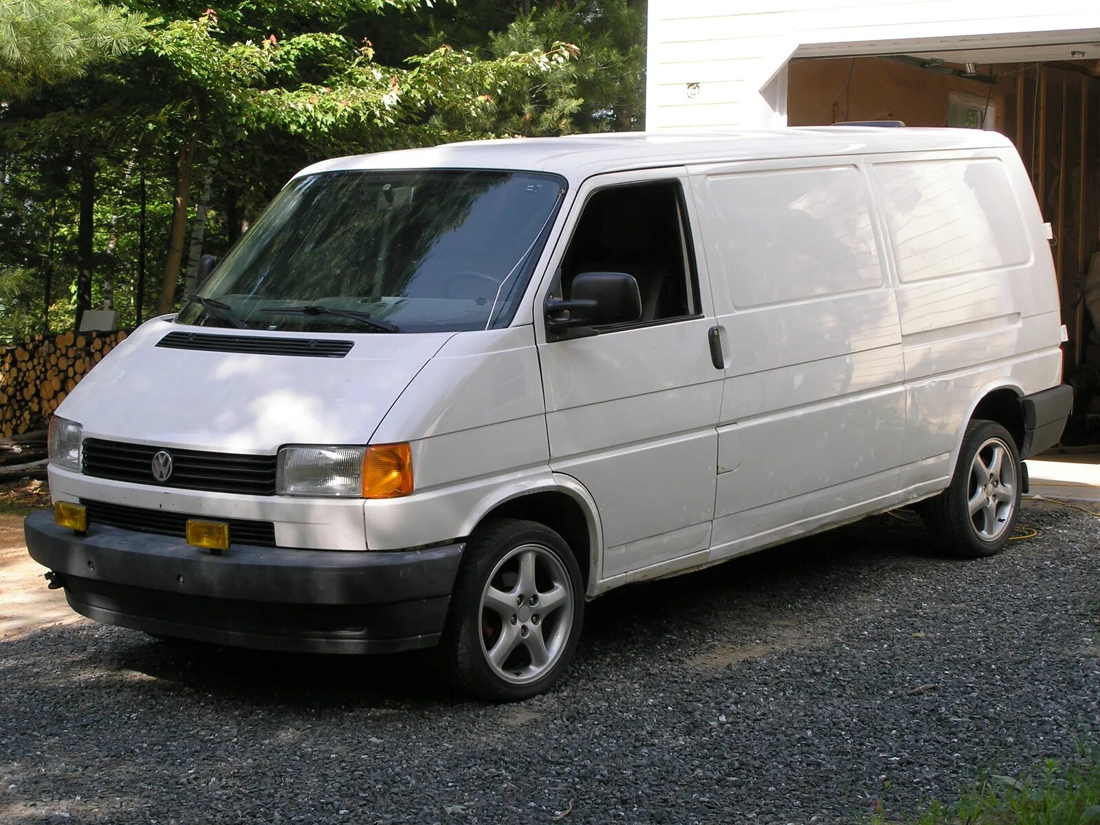 Транспортер т4 с пробегом. VW t4 Eurovan. Фольксваген т4 евровен. VW Transporter t4 1997. Volkswagen t4 1993 белый.