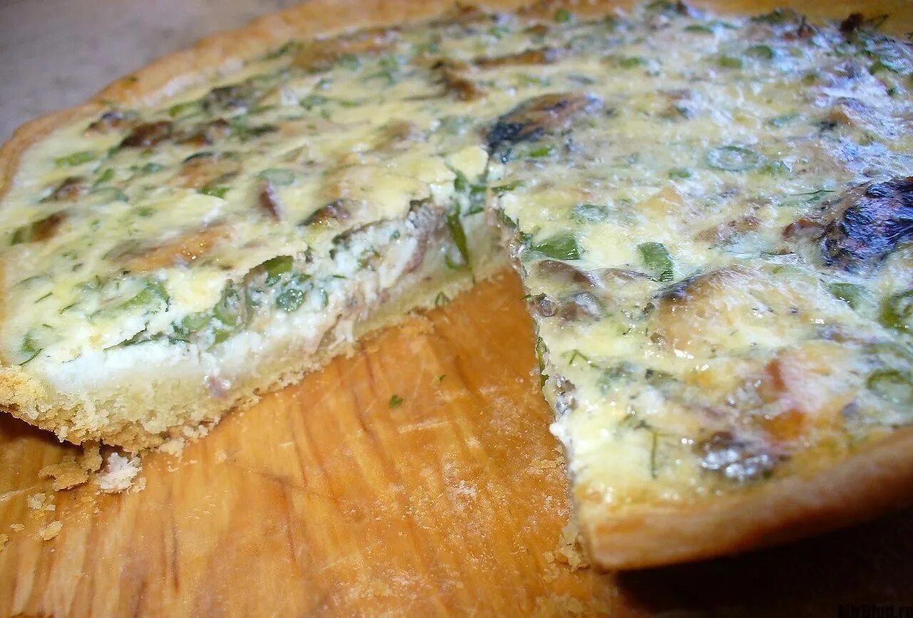 Заливной пирог с луком и яйцом на кефире. Заливной пирог с капустой на кефире в духовке. Луковый киш лорен. Заливной пирог с луком и яйцом на кефире. Заливной пирог с картошкой.