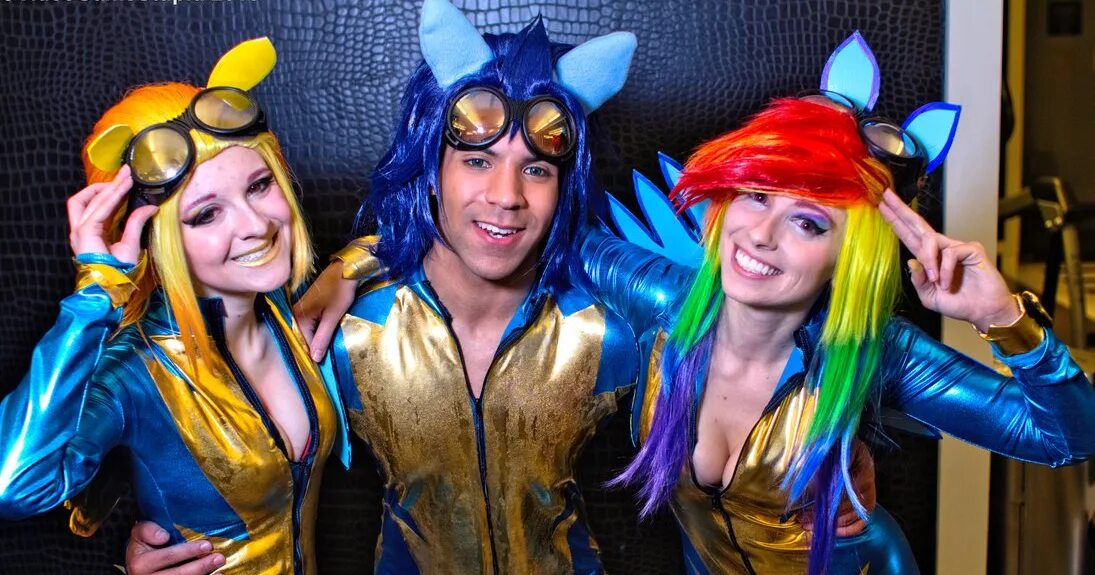 Cosplay compilation. Wonderbolt косплей. Косплей Рейнбоу Дэш. Пони косплей пони. Пони Спитфайр косплей.