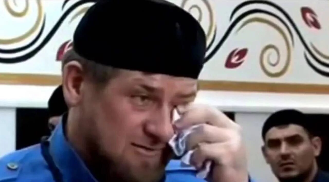 Рамзан кадыров плачет. Парень в слезах. Плачущий кавказец. Ян чумаков. Плачущий кавказец.