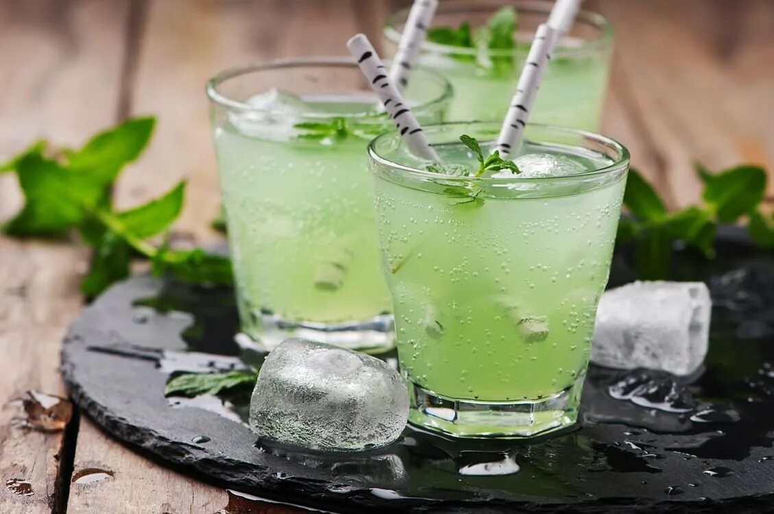 Напиток Греен мятный. Мохито лайм мята. Напиток алкогольный зеленый Mojito. Мохито Тархун. Волшебный мохито