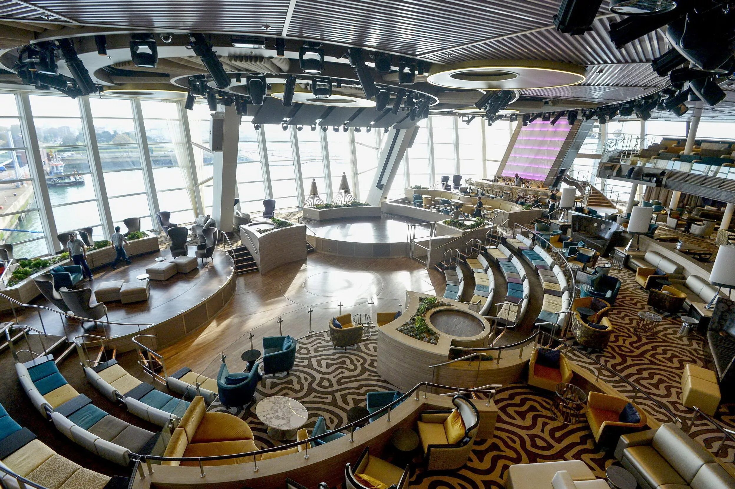 Круизный лайнер Квант морей/Quantum of the Seas. Оазис морей круизный лайнер каюты. Корабль Оазис внутри. Оазис морей внутри. Lined inside