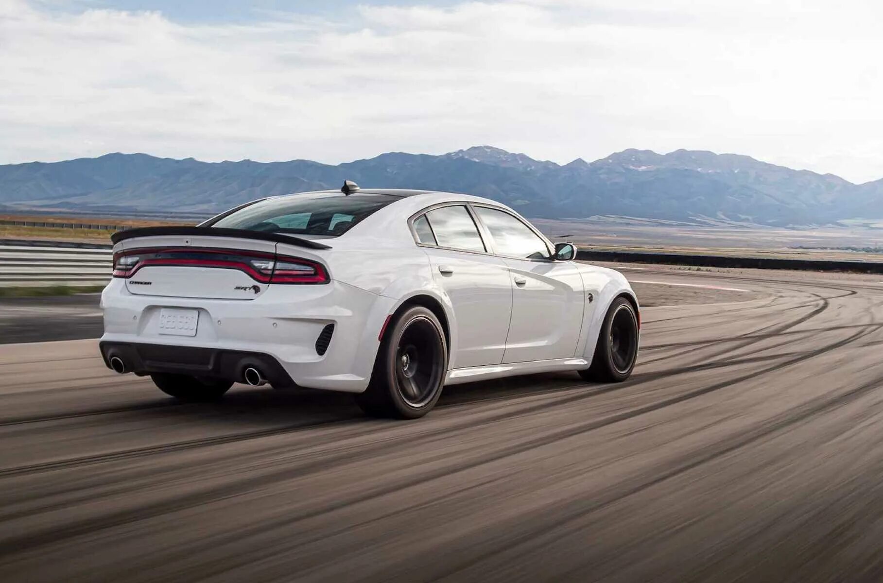 какой самый быстрый седан. ягуар xe sv project 8. ягуар xe sv project 8. Bmw m5 cs 2022. какой самый быстрый седан.