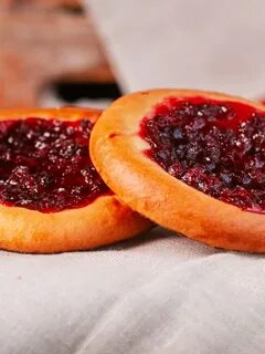 Пирожки с брусникой в духовке