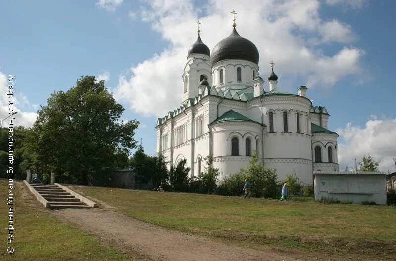 Церковь в ломоносове. Храм архангела михаила в ломоносове. церковь михаила архангела спб.