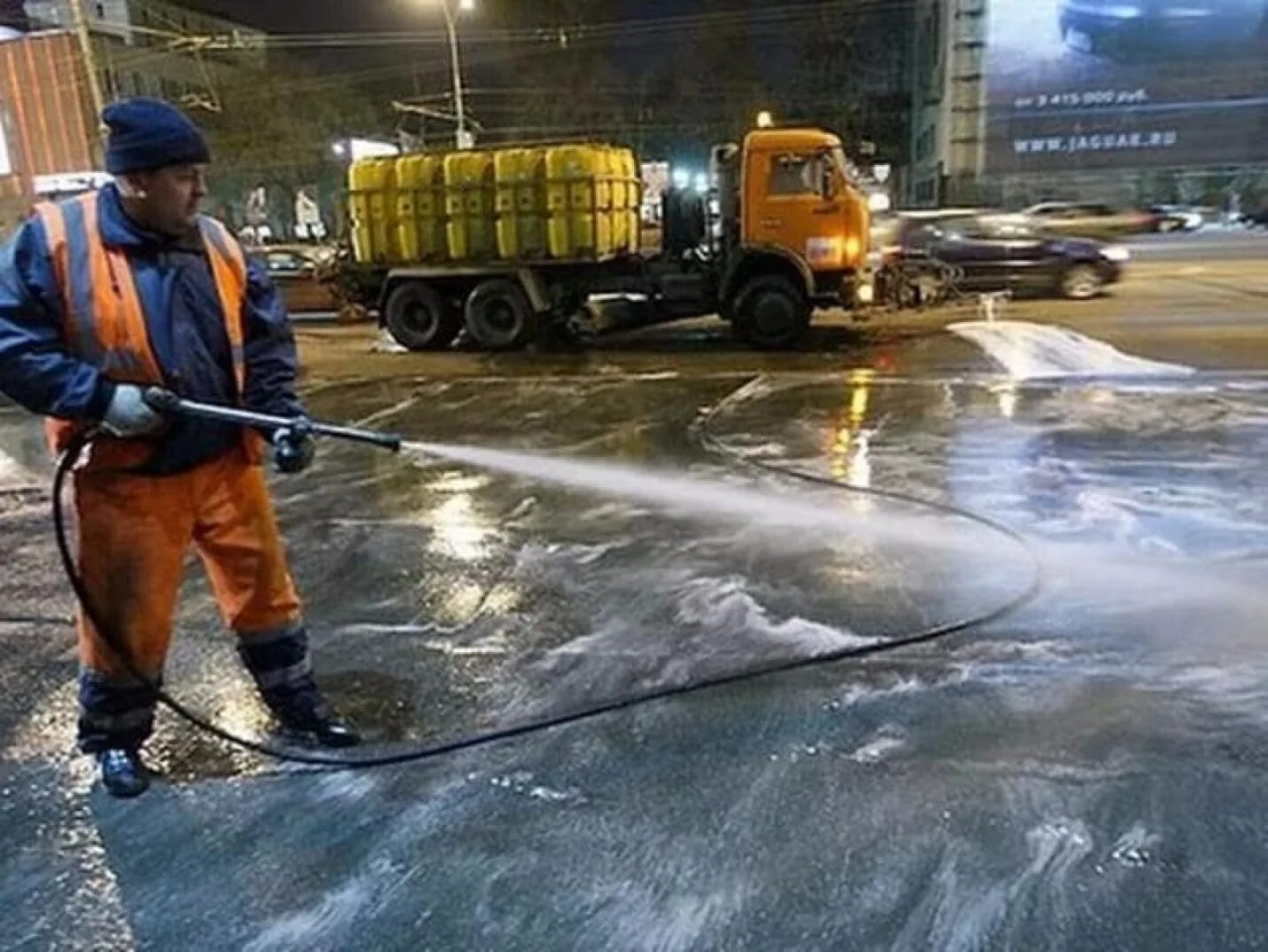 Мытье дорог. Мойка асфальта. Мойка тротуаров. Мойка дорожного полотна.