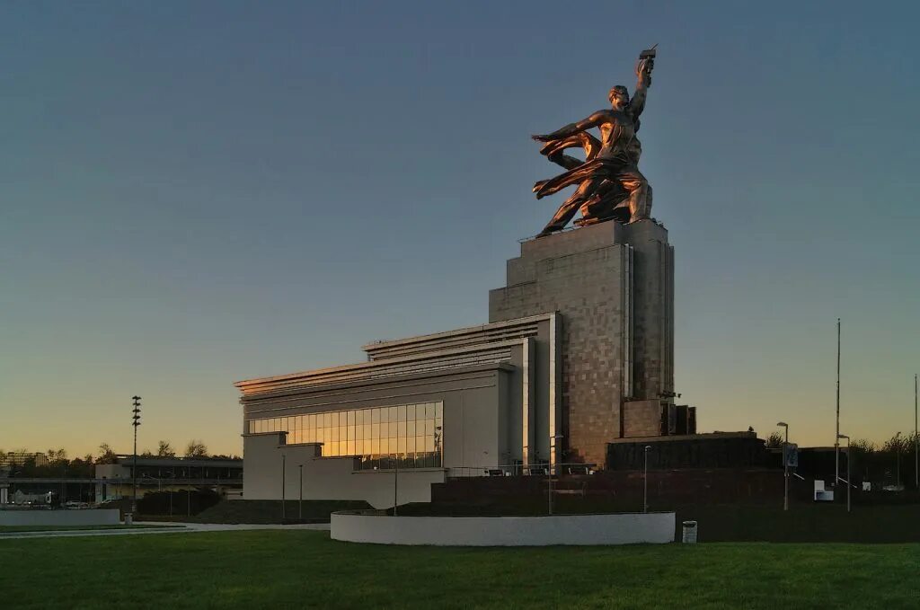 Павильон рабочий и колхозница на вднх. Павильон рабочий и колхозница на вднх. Павильон рабочий и колхозница сайт. Павильон рабочий и колхозница на вднх. Крыша павильона рабочий и колхозница.