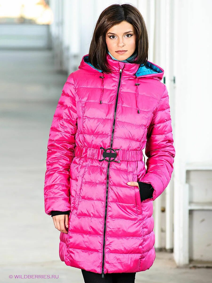 Яркая куртка. Яркий пуховик женский. Красный пуховик. Фиолетовый пуховик женский. Яркий пуховик.