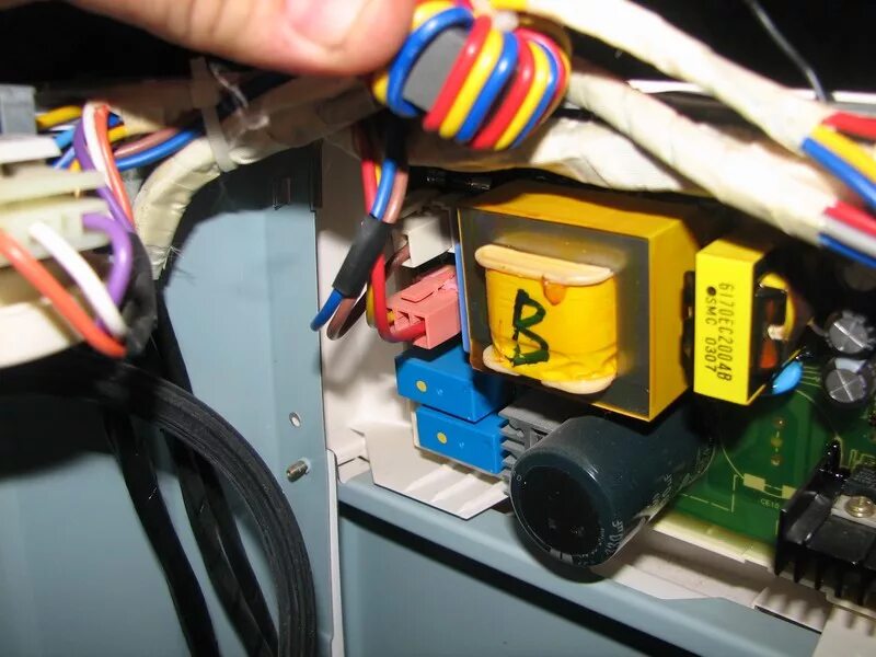 Плавкий предохранитель стиральной машины lg. Где находится предохранитель стиральной машины. Стиральная машина самсунг wf-s861. Плавкий предохранитель стиральной машины бош. Предохранитель в стиральной машине индезит.