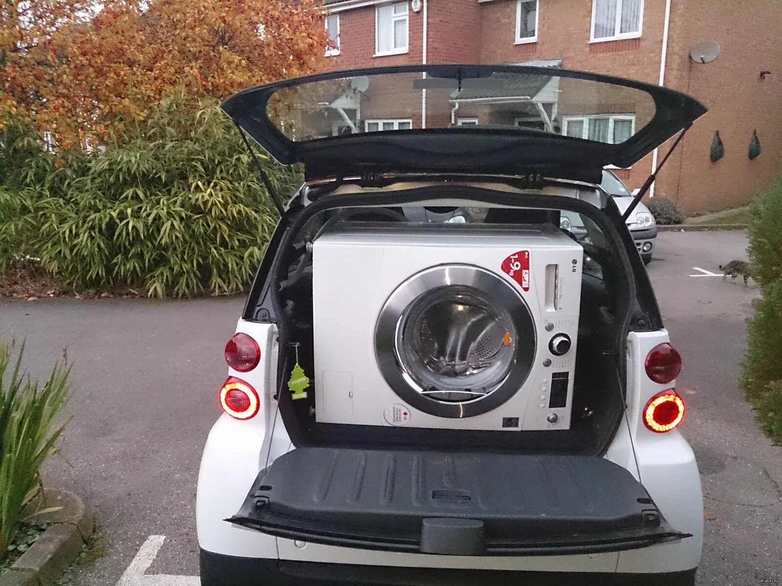 Как перевезти стиральную машину в легковом. Сабвуфер меган 2. smart fortwo багажник. стиральная машина в легковом автомобиле. стиралка в багажнике.
