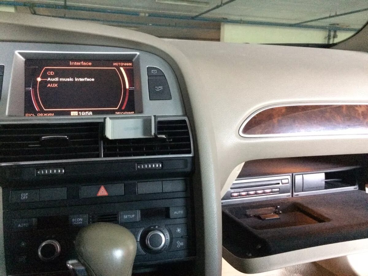 Audi a6 c6 mmi 2g. Ауди а6 2005 салон. Audi a6 c6 аукс. Ауди а6 2006 года салон. Музыка ауди а6 с6.