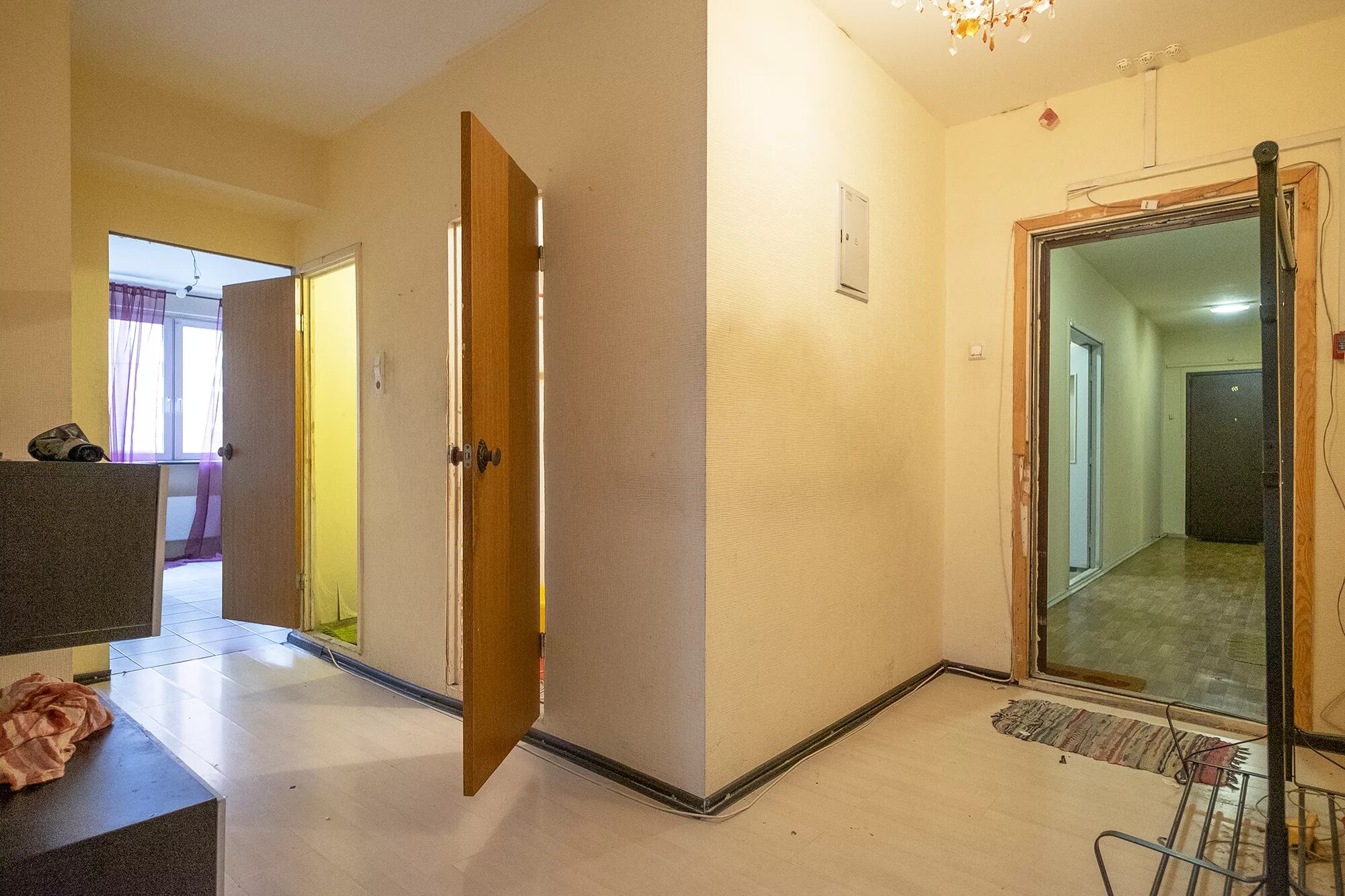 Квартира в торце. П44 двушка распашонка. Квартира в торце. Угловые окна в квартире. Угловая квартира.