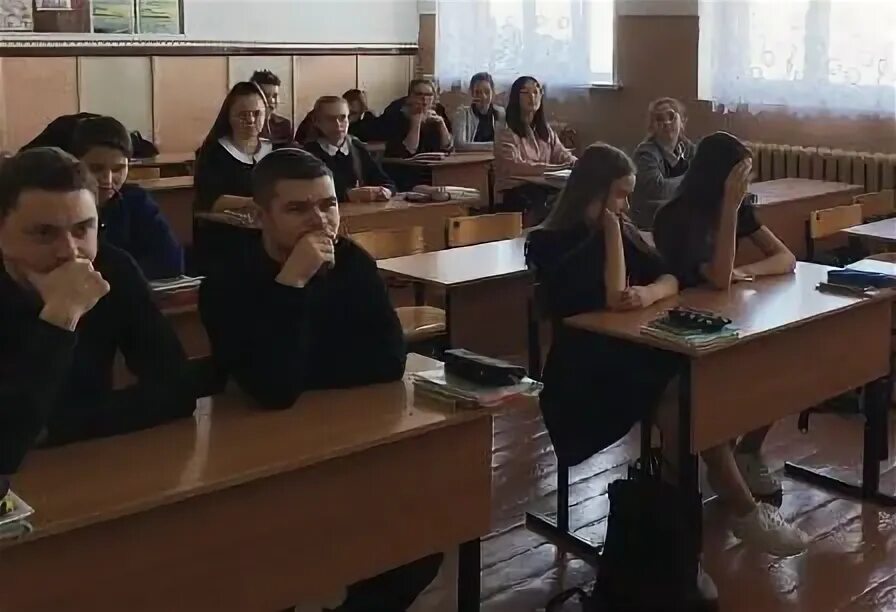 Б класс против в класса. Эж 9б. 5 класс против 9 класса. все ученики 9 школы 2025 новомосковск. старательно коммунальное училище г пенза 2010.