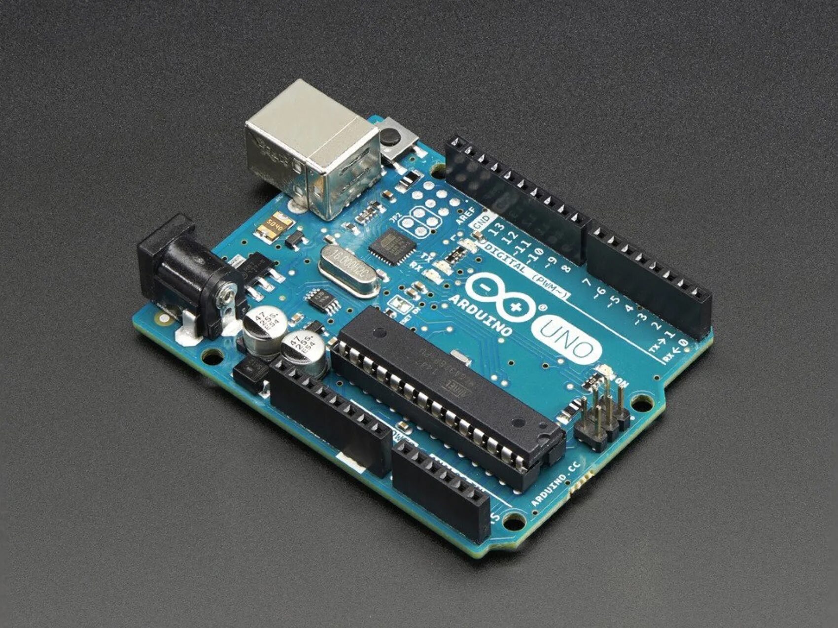 Https arduino cc. Плата ардуино uno r3. Микроконтроллер ардуино уно. Плата DCCDUINO uno r3. Процессор ардуино уно.