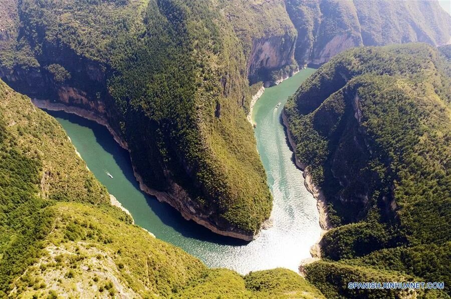 Где начало реки янцзы. Долина реки Янцзы. Бассейн реки Янцзы. Исток реки Янцзы. Устье реки Янцзы.