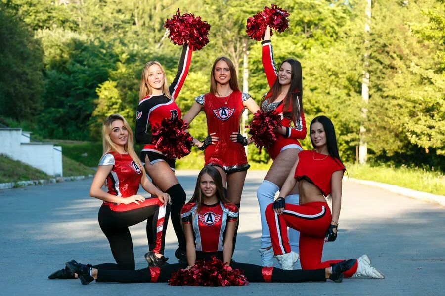 Группа поддержки класса. Черлидеры дети. Группа поддержки черлидинг. Динамо чирлидерши. Группа поддержки класса.
