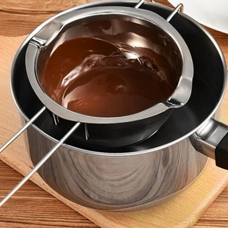 Шоколад для плавки. Кастрюля для водяной бани. Посуда для растопки шоколада. Сотейник для водяной бани. Паровая баня для шоколада.