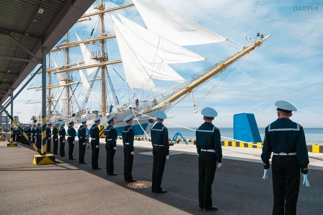 Санкт петербург морского и речного. Парусник мир гумрф. парусник мир санкт-петербург. макаровка парусник мир. гумрф им. адмирала с. о. макарова.