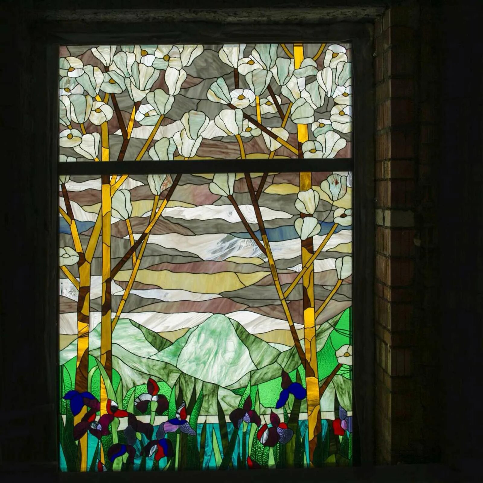 Витраж арка изо. 9 витраж. Зимние витражи на окна. Менделеевская витражи. Витражи на станции метро новослободская.