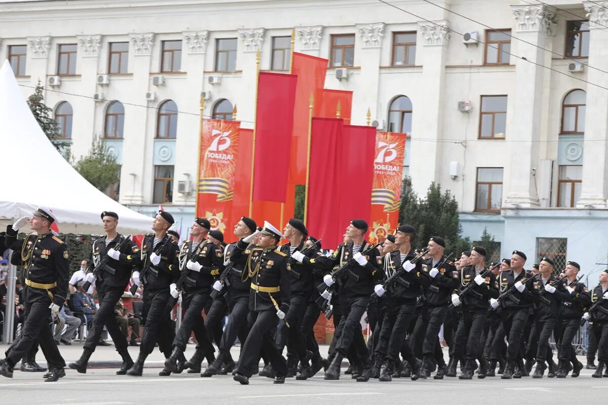 Парад в честь 75 летия Победы. 75 Летие Победы парад. Парад Победы в Севастополе. Парад 9 мая в Севастополе 2013 год.