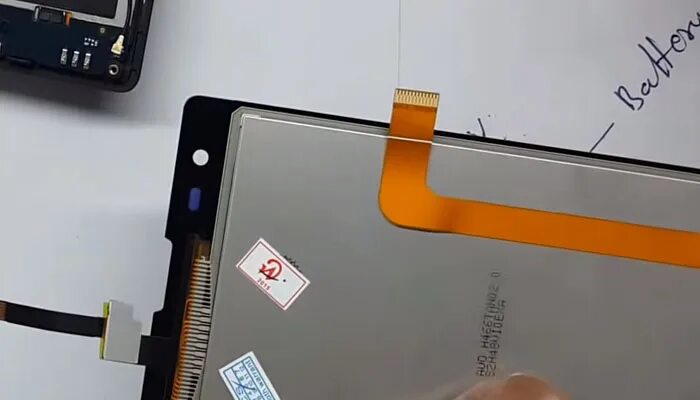 Xiaomi не включается экран. Redmi Note 8 отошел шлейф. Отошел шлейф на Xiaomi Redmi Note. Отходит шлейф экрана на телефоне. Шлейф отходит от стекла матрицы.