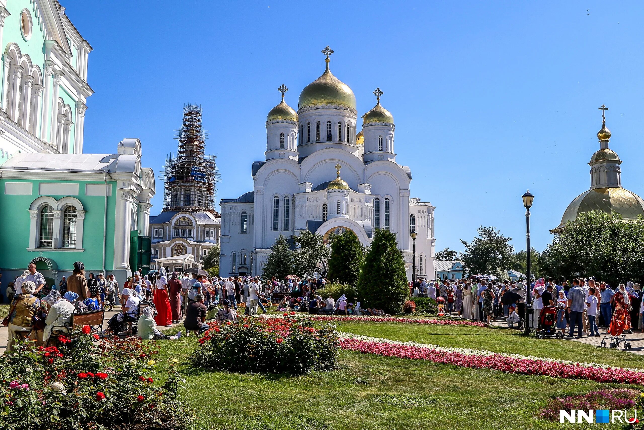 Дивеево сегодня в контакте. Дивеево. Праздник Святой Троицы в Дивеево. Торжества в Дивеево. Дивеево сегодня фото.