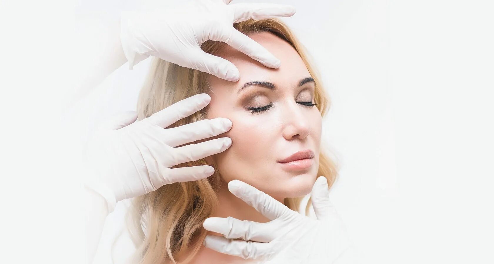 Диагностическая косметология. Косметолог и пациент. Косметология диагностика. Диагностика кожи. Косметология диагностика.