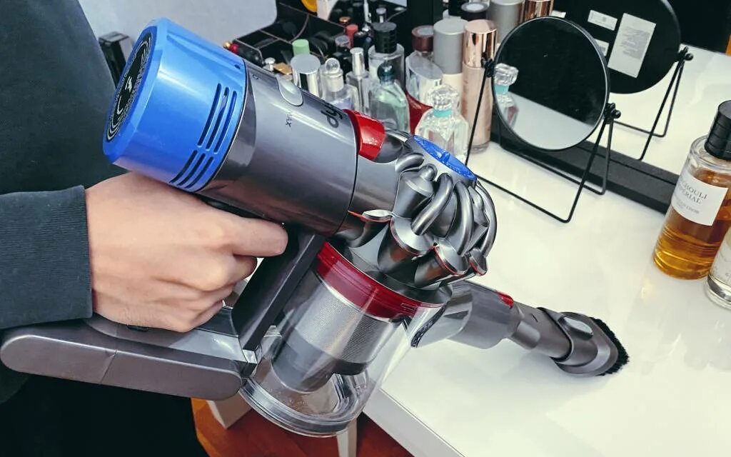 Пылесосы Dyson v8 absolute комплектация. Dyson v8 absolute jondoton Imuri. Отличая пылесосы Dyson 11 и 12. Разница в пылесосах v11 и v12 Dayson. Разбор дайсон