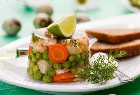 Зеленые овощи и рыба